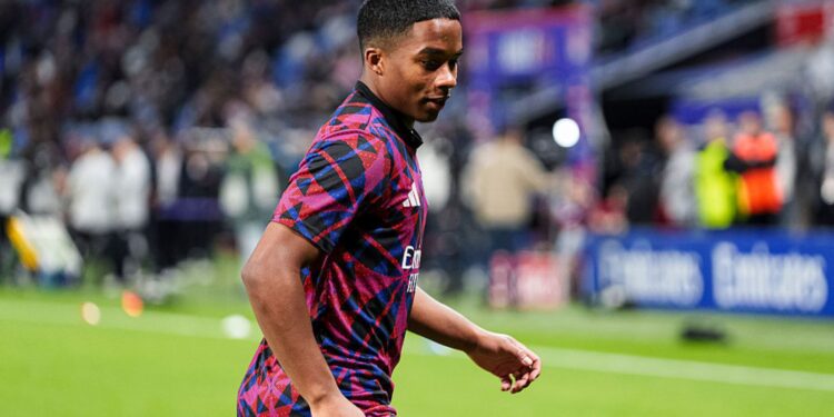 Endrick antes de jogo contra o Paris FC