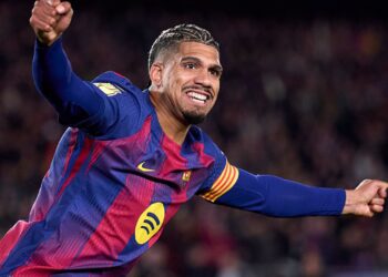 Ronald Araújo durante jogo do Barcelona