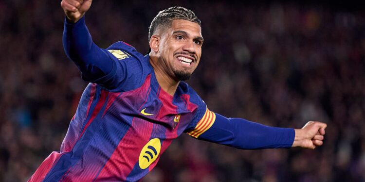 Ronald Araújo durante jogo do Barcelona