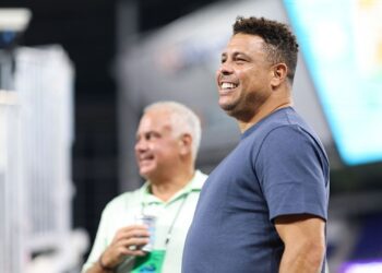 Ronaldo assistindo jogo de João Fonseca