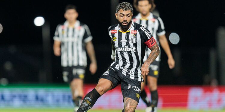 Lance do jogo entre Mirassol e Santos