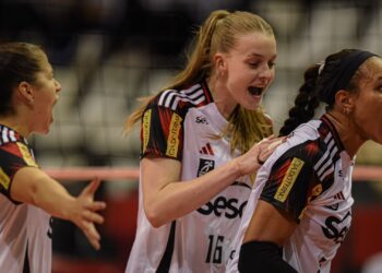 Jogadoras do Sesc Flamengo comemorando