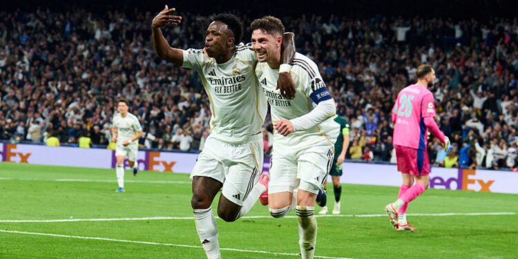 Valverde e Vini Jr comemorando gol do Real Madrid contra o Manchester City