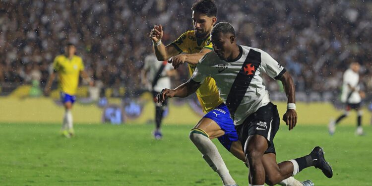 Lance do jogo entre Vasco e Palmeiras