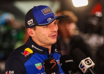 Verstappen terminou o GP da China muito irritado