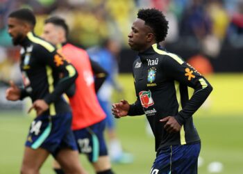 Vini Jr em aquecimento da Seleção Brasileira