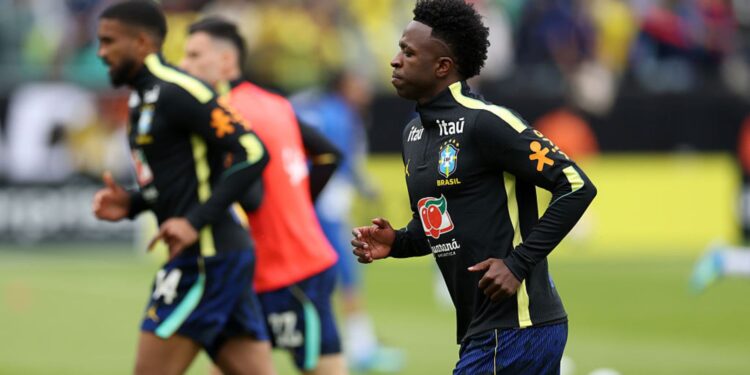 Vini Jr em aquecimento da Seleção Brasileira