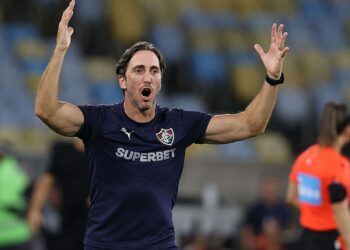 Zubeldía durante jogo do Fluminense