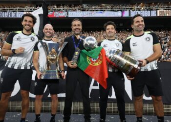 Franclim Carvalho integrou a comissão técnica de Artur Jorge no Botafogo em 2024
