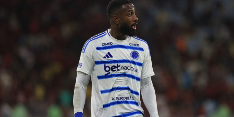 Gerson acusa diretoria do Flamengo de má-fé e cobra valores milionários