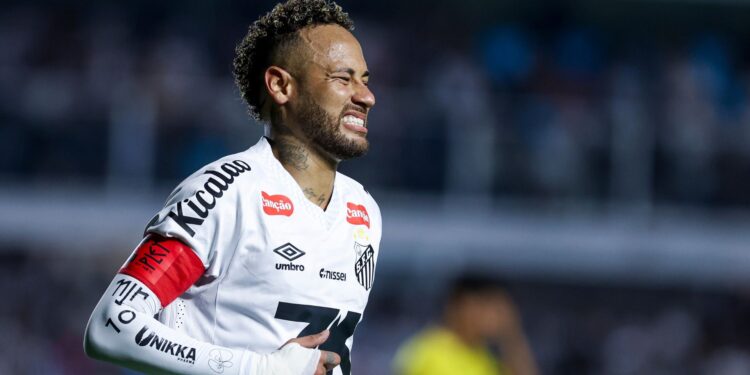 Retorno de Neymar anima a torcida do Santos para o confronto decisivo contra o Remo no Campeonato Brasileiro