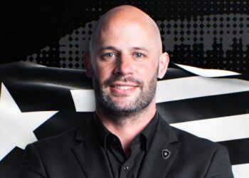 Acerto de Franclim Carvalho com o Botafogo traz de volta o auxiliar campeão para liderar o Glorioso até 2027