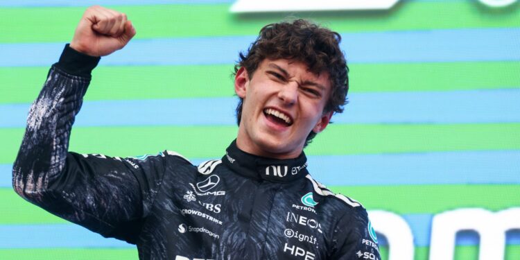 Antonelli marca uma nova era na F1 ao superar nomes como Lewis Hamilton e Ayrton Senna