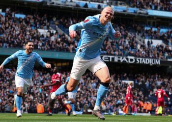 Haaland marcou três gols na vitória do Manchester City sobre o Liverpool