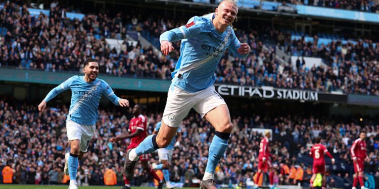 Haaland marcou três gols na vitória do Manchester City sobre o Liverpool