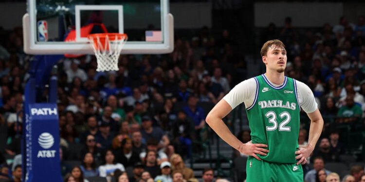 Cooper Flagg foi o cestinha dos Mavericks na derrota diante do Magic