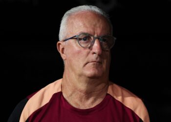 Diretoria do Corinthians busca novo treinador para assumir o lugar de Dorival às vésperas da Libertadores