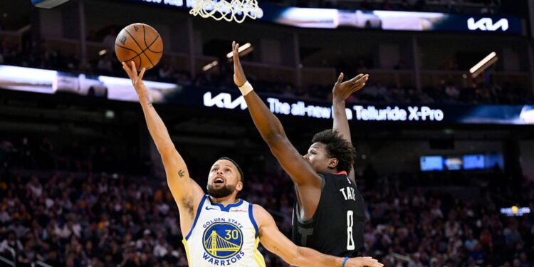 Stephen Curry foi o cestinha dos Warriors na derrota contra os Rockets