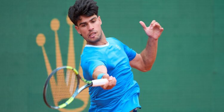 Carlos Alcaraz estreia com vitória avassaladora sobre Sebastian Baez em Monte Carlo
