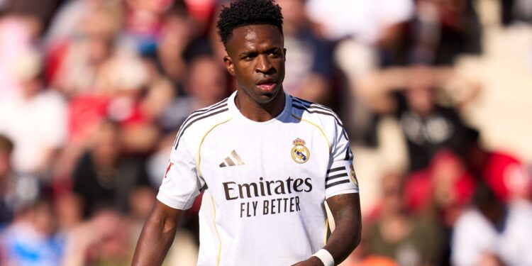Lothar Matthäus dispara críticas contra Vinicius Jr antes de jogo decisivo na Liga dos Campeões