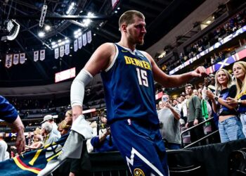 Nikola Jokic foi o cestinha dos Nuggets na vitória sobre os Trail Blazers