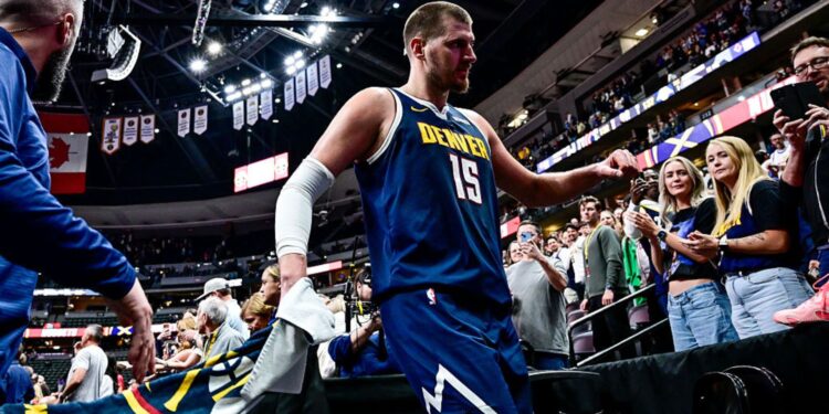 Nikola Jokic foi o cestinha dos Nuggets na vitória sobre os Trail Blazers