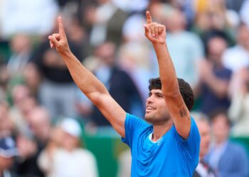 Carlos Alcaraz venceu o argentino Sebastián Báez em Monte Carlo