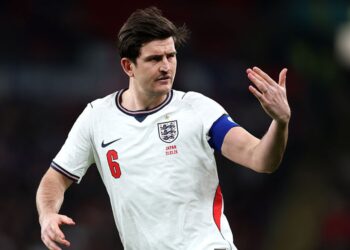 Harry Maguire renovou com o Manchester United até junho de 2027