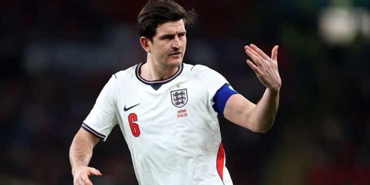 Harry Maguire renovou com o Manchester United até junho de 2027