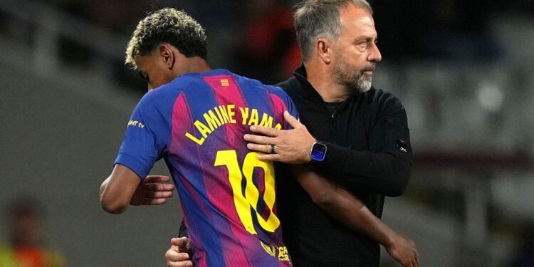 Hansi Flick falou sobre Lamine Yamal antes do duelo entre Barcelona e Atlético de Madrid