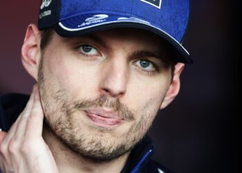 Com apenas 12 pontos em três corridas, Verstappen enfrenta crise inédita desde que chegou à Red Bull