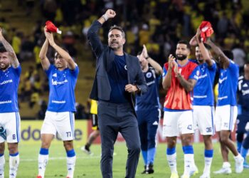 Artur Jorge comemorou a vitória do Cruzeiro sobre o Barcelona de Guayaquil