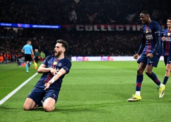 Kvaratskhelia marcou o segundo gol do PSG na vitória sobre o Liverpool