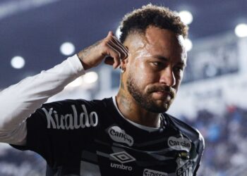 Durante jantar com amigos, Neymar é questionado sobre postura e abre o jogo sobre polêmicas recentes