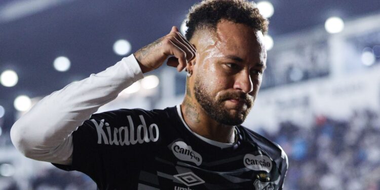 Durante jantar com amigos, Neymar é questionado sobre postura e abre o jogo sobre polêmicas recentes