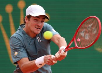 oão Fonseca recebe elogios de Zverev após partida decidida nos detalhes em Monte Carlo