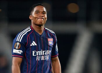 Cobrado publicamente, Endrick tenta recuperar o bom futebol no Lyon após início de destaque na França