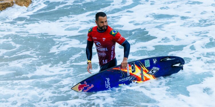 Italo Ferreira ironiza critérios da arbitragem após confronto brasileiro em Bells Beach