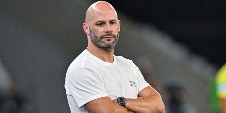 Franclim Carvalho estreou no comando do Botafogo com empate diante do Caracas