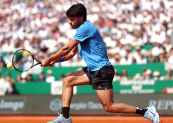Alcaraz vence em Monte Carlo e define quem será o número 1 do mundo em duelo épico contra Sinner neste domingo