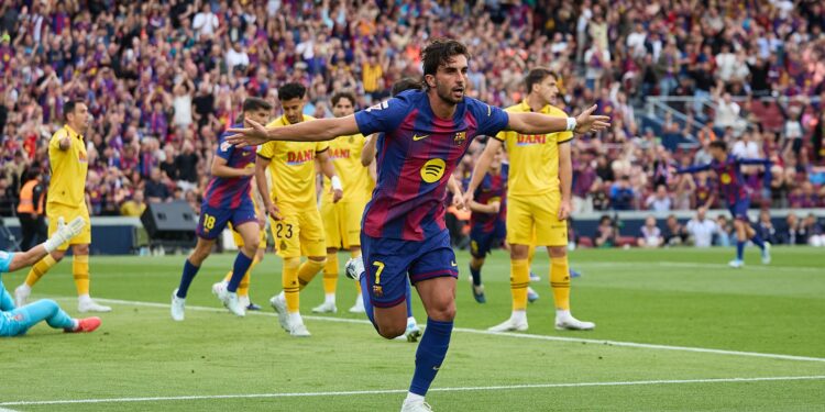 Barcelona goleia o Espanyol com atuação decisiva de Ferran Torres