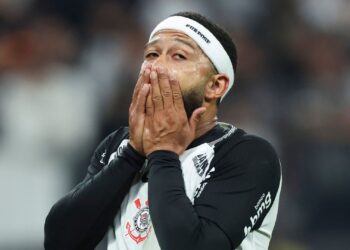 Em longo texto nas redes sociais, Memphis Depay abre o jogo sobre lesão e garante foco total no Corinthians