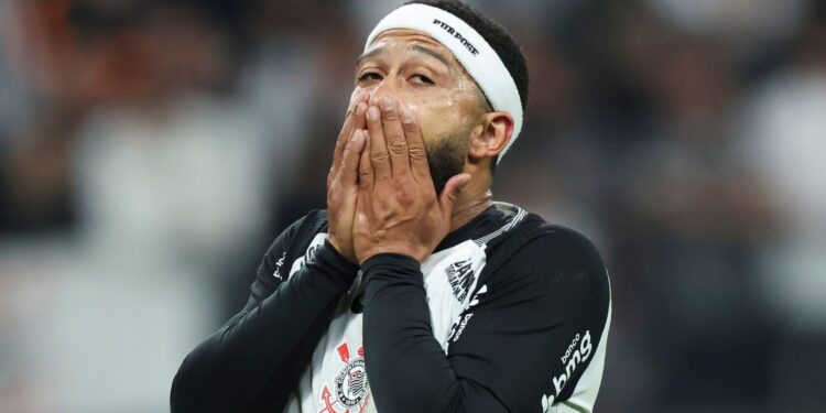 Em longo texto nas redes sociais, Memphis Depay abre o jogo sobre lesão e garante foco total no Corinthians