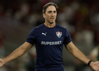 Luís Zubeldía durante o clássico entre Fluminense e Flamengo
