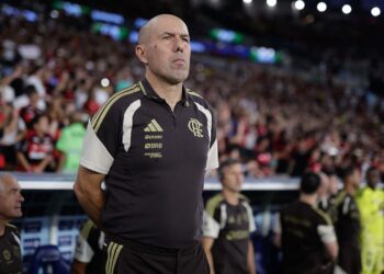 Leonardo Jardim elogiou a atuação do Flamengo na vitória sobre o Fluminense