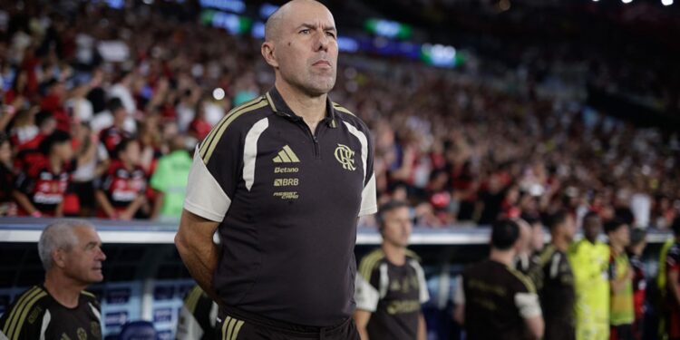 Leonardo Jardim elogiou a atuação do Flamengo na vitória sobre o Fluminense