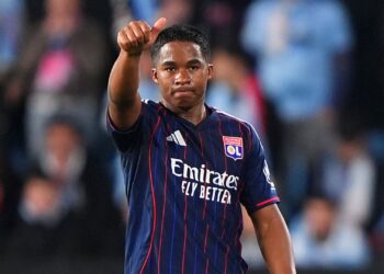 Após cobrança pública, Endrick volta a ser decisivo na vitória do Lyon pelo Campeonato Francês