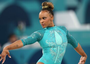 Rebeca Andrade confirma retorno oficial às competições após pausa para cuidar da saúde mental
