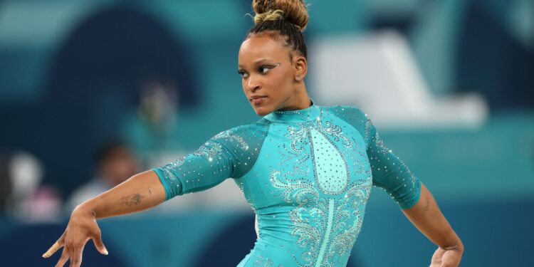 Rebeca Andrade confirma retorno oficial às competições após pausa para cuidar da saúde mental
