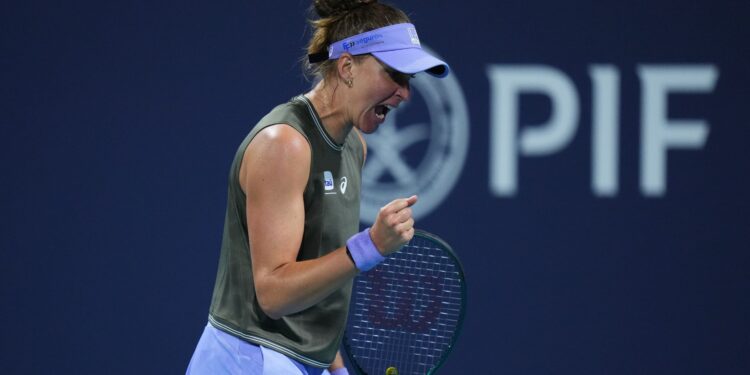 Bia Haddad celebra vaga nas oitavas de final após superar Andrea Lázaro Garcia no WTA 125 de La Bisbal d'Empordà